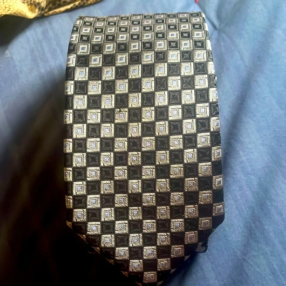 NWOT! Men’s Charter Club Black, Silver Silk Tie